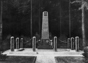 Pomník Františka Koubka dozorce z oddělení Moldava, kterého 26. září 1938 zranili henleinovci a svému zranění ještě ten den v mostecké nemocnici podlehl.
